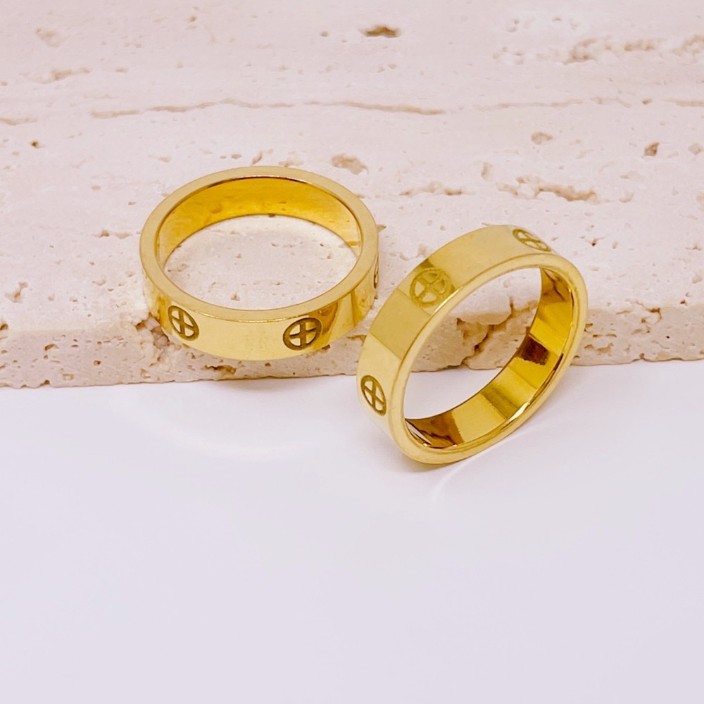 Elegant Gold Ring